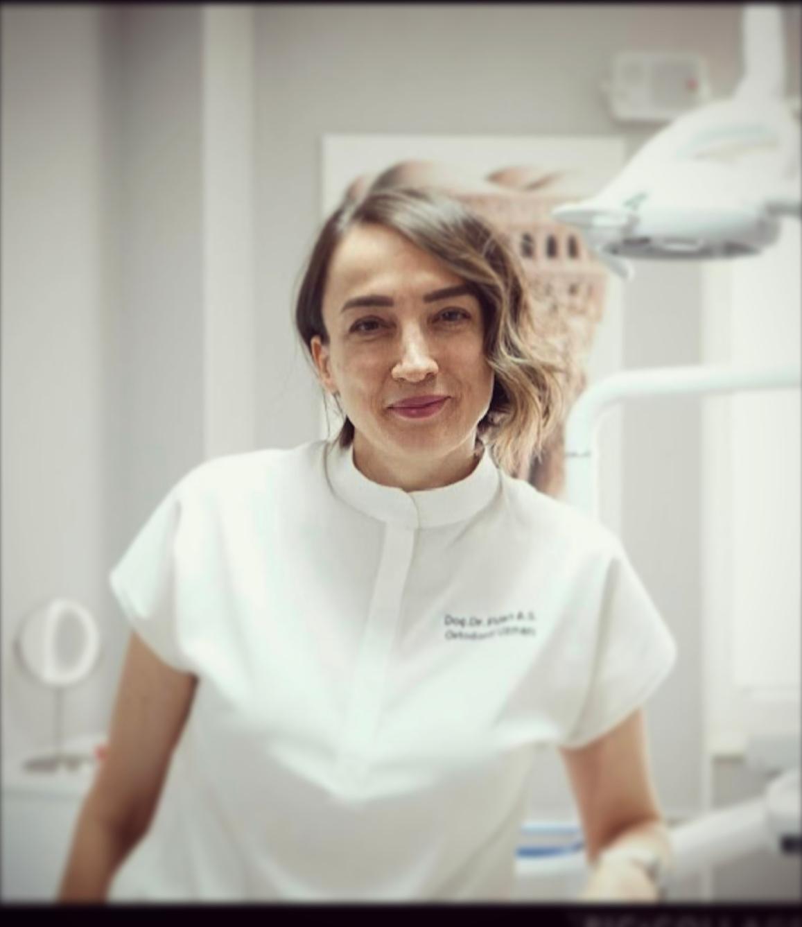 Ortodontist Doç. Dr. Fidan Alakuş Sabuncuoğlu